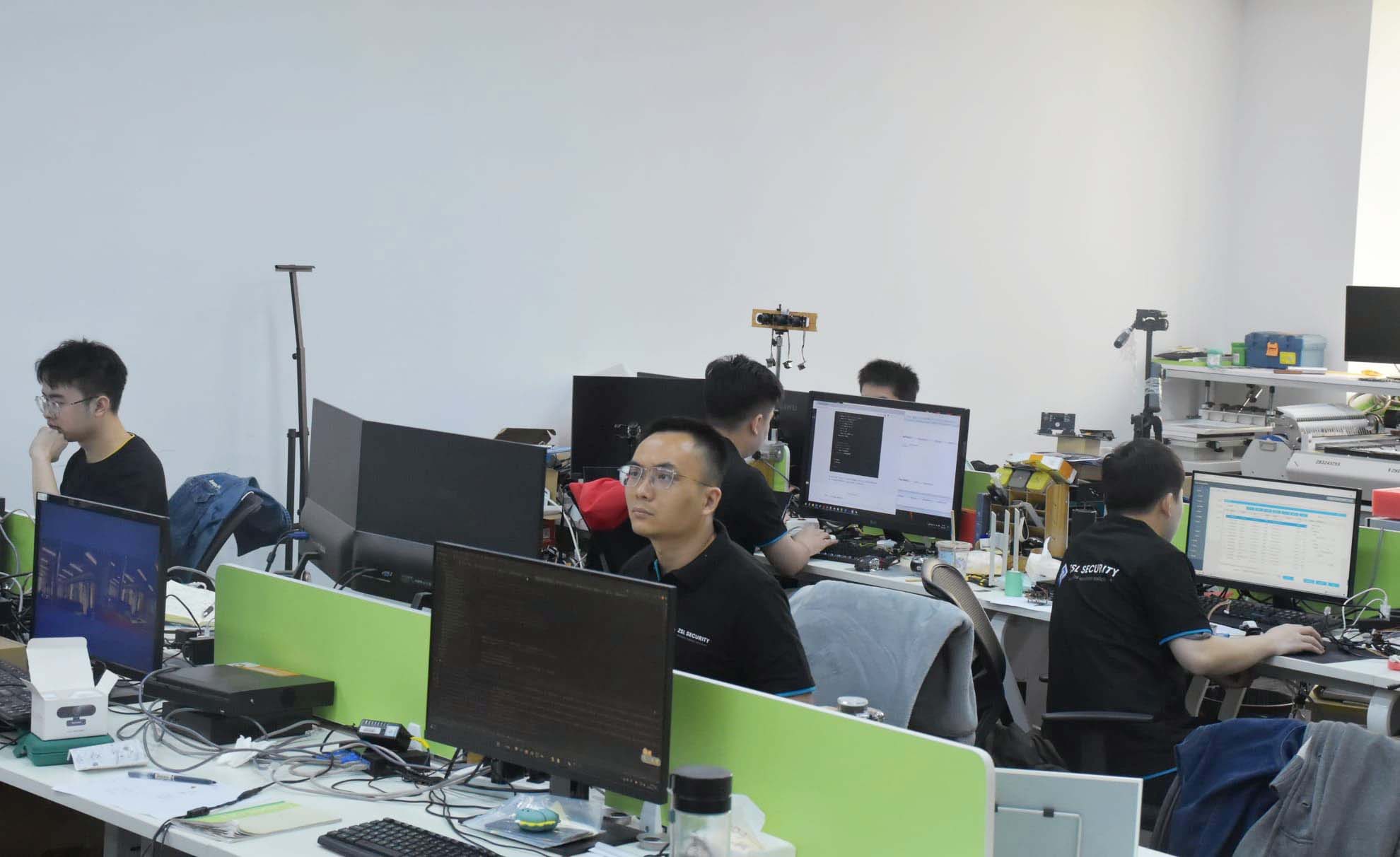 Команда инженеров